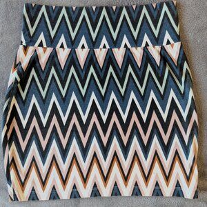 5/$25 ⚡ Zig-zag striped pattern skirt